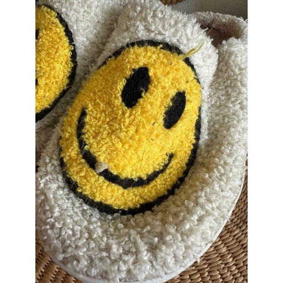 Smiley Face Adult men’s size 10 smiley slippers used - Picture 3 of 12